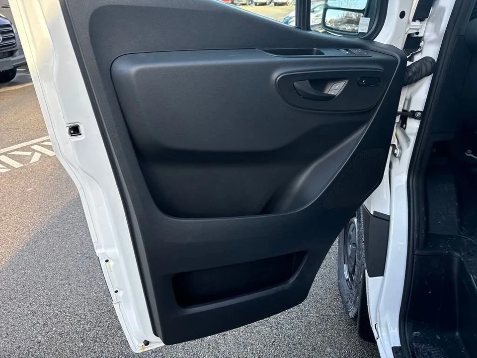 2024 Mercedes-Benz VS30 Sprinter - Image 10 of 12
