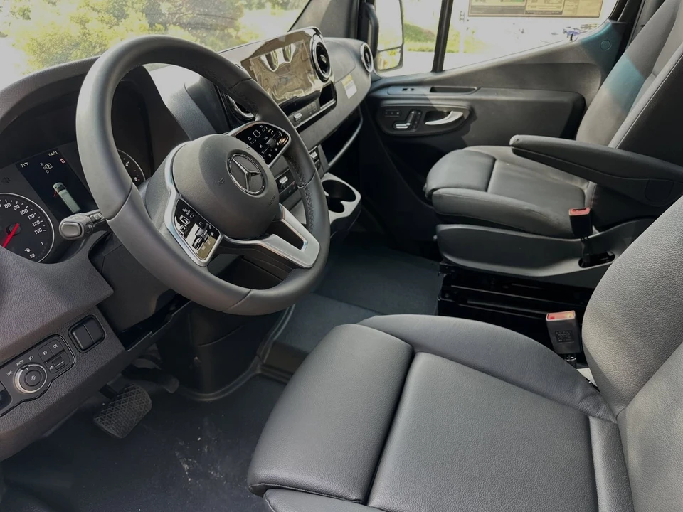 2024 Mercedes-Benz VS30 Sprinter - Image 9 of 12