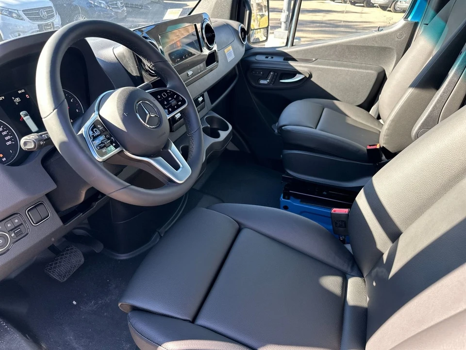 2024 Mercedes-Benz VS30 Sprinter - Image 10 of 12