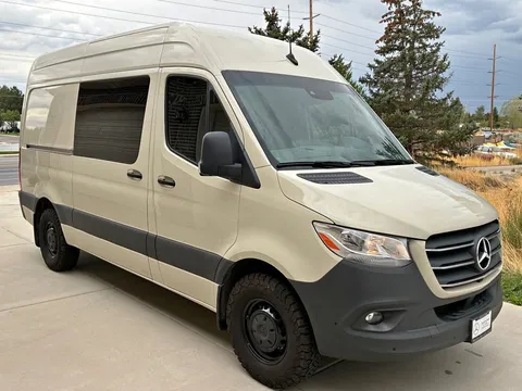 2024 Mercedes-Benz Sprinter Crew 2500