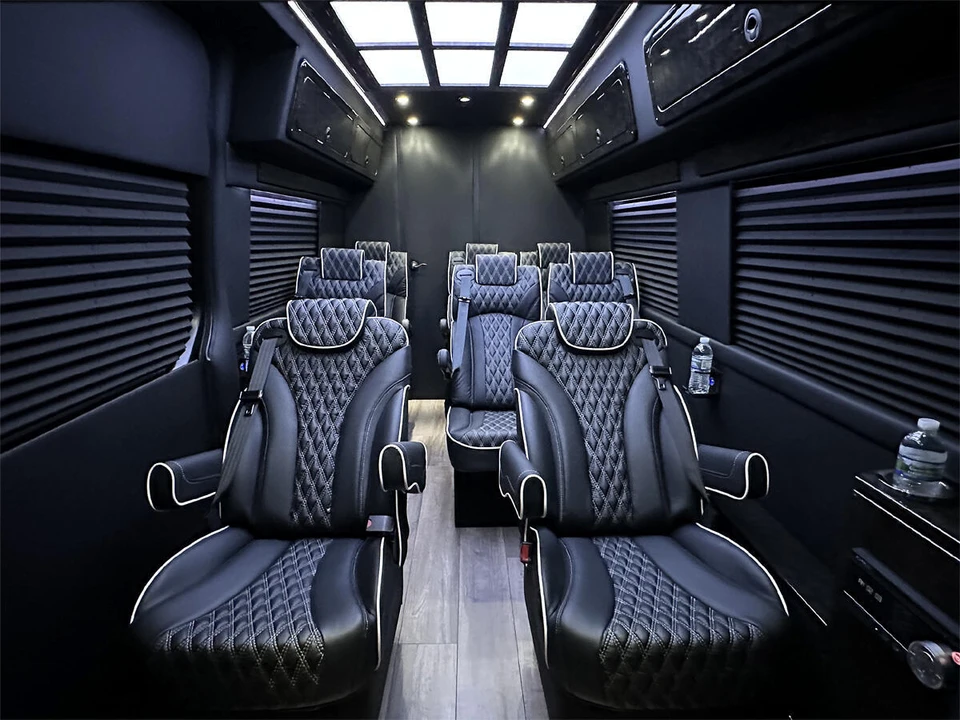 2024 Mercedes-Benz VS30 Sprinter - Image 2 of 12