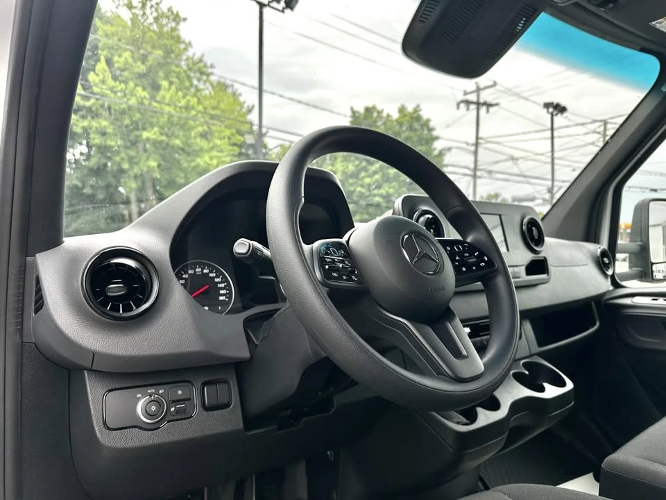 2024 Mercedes-Benz VS30 Sprinter - Image 8 of 9