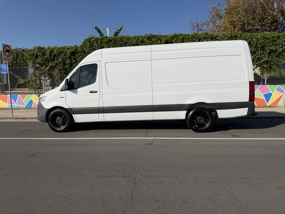 2024 Mercedes-Benz VS30 Sprinter - Image 2 of 9