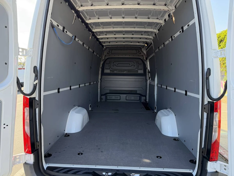 2024 Mercedes-Benz VS30 Sprinter - Image 3 of 9