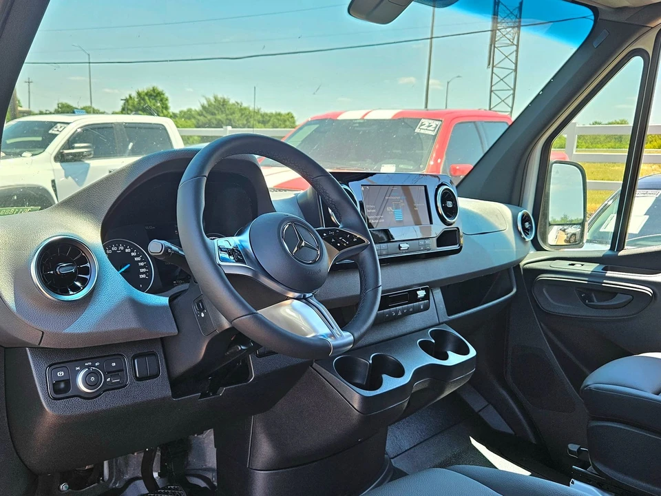 2024 Mercedes-Benz VS30 Sprinter - Image 15 of 21