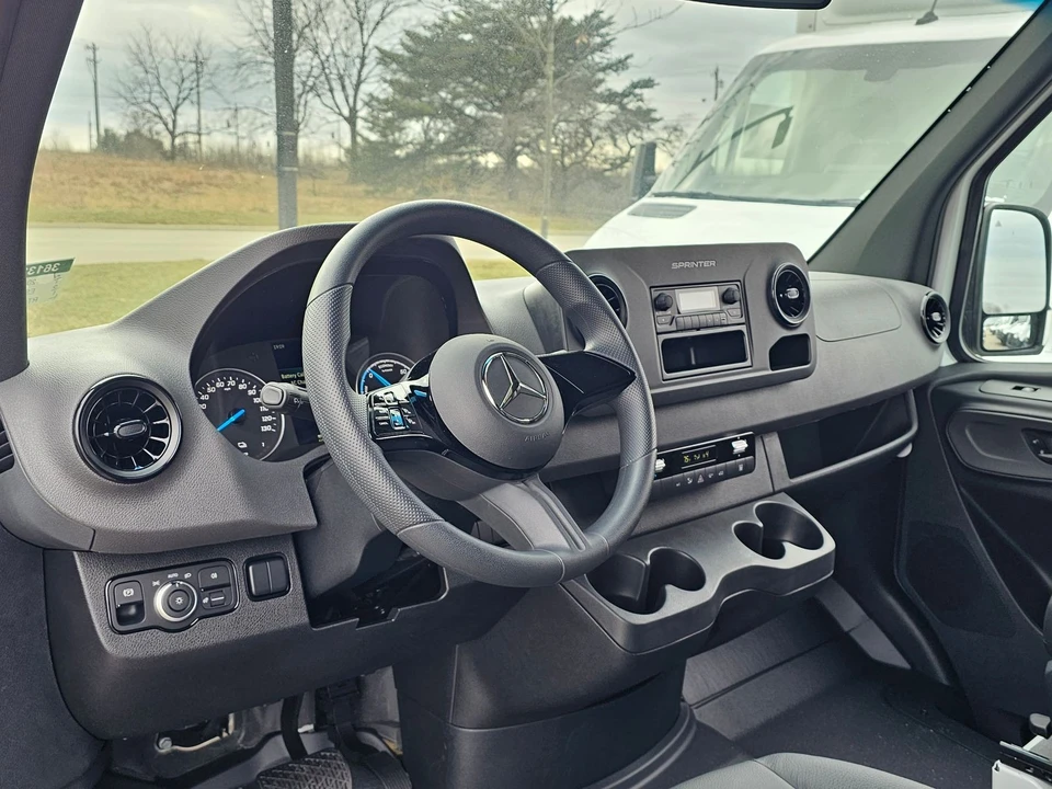 2024 Mercedes-Benz VS30 Sprinter - Image 9 of 21