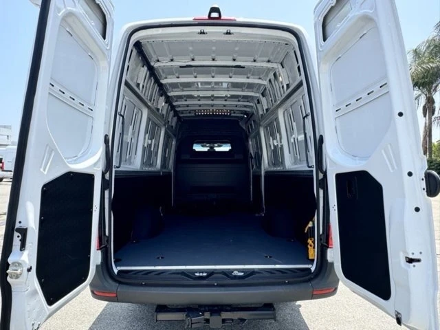 2024 Mercedes-Benz VS30 Sprinter - Image 8 of 12