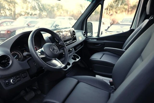 2024 Mercedes-Benz VS30 Sprinter - Image 3 of 12