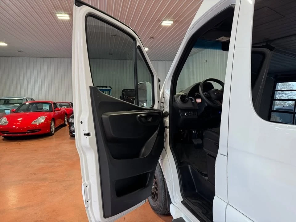 2024 Mercedes-Benz VS30 Sprinter - Image 10 of 20