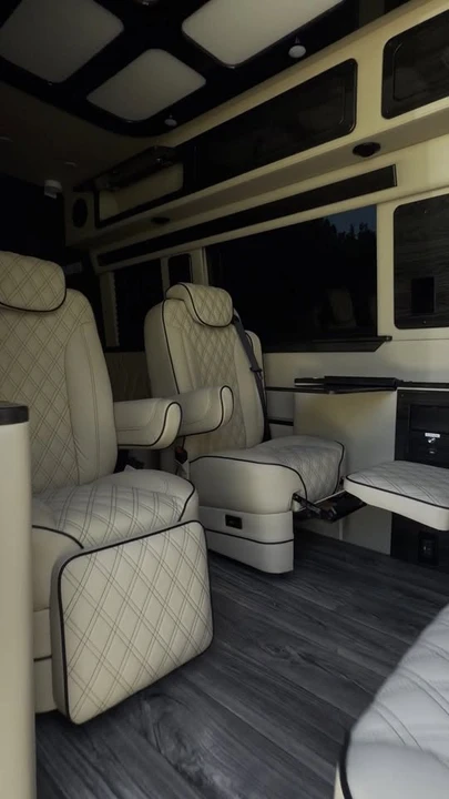 2024 Mercedes-Benz VS30 Sprinter - Image 3 of 5