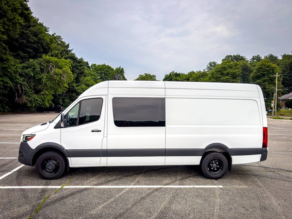 2024 Mercedes-Benz VS30 Sprinter - Image 2 of 24