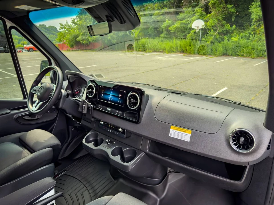 2024 Mercedes-Benz VS30 Sprinter - Image 11 of 24