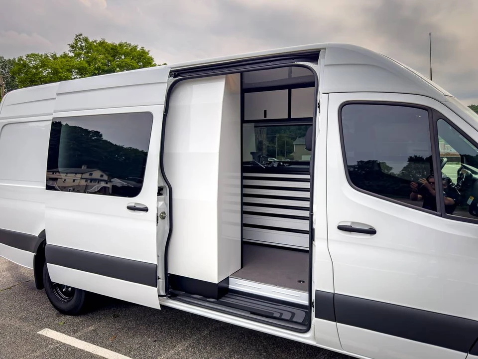 2024 Mercedes-Benz VS30 Sprinter - Image 9 of 24