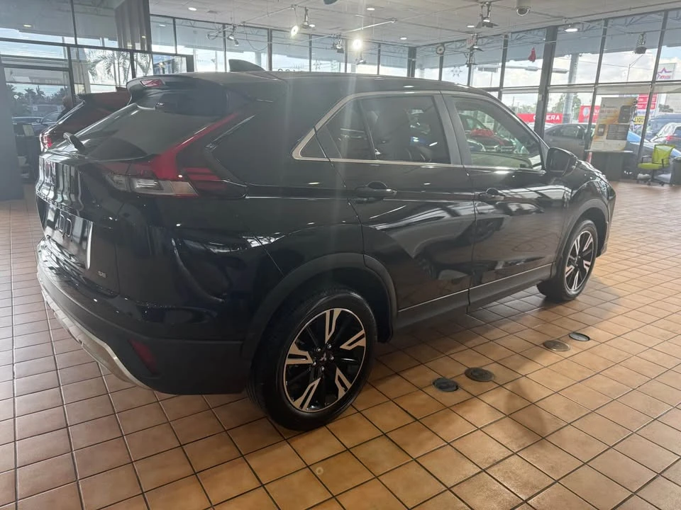 2024 Mitsubishi Eclipse Cross - Image 5 of 10