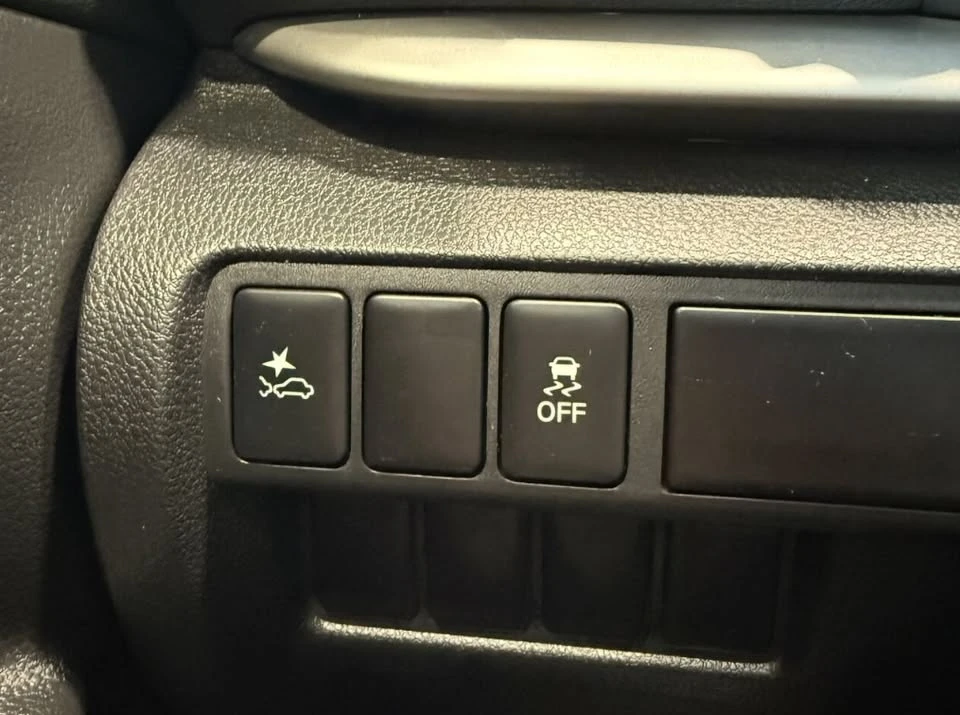 2024 Mitsubishi Eclipse Cross - Image 16 of 17