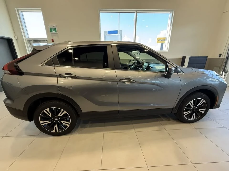 2024 Mitsubishi Eclipse Cross - Image 2 of 17