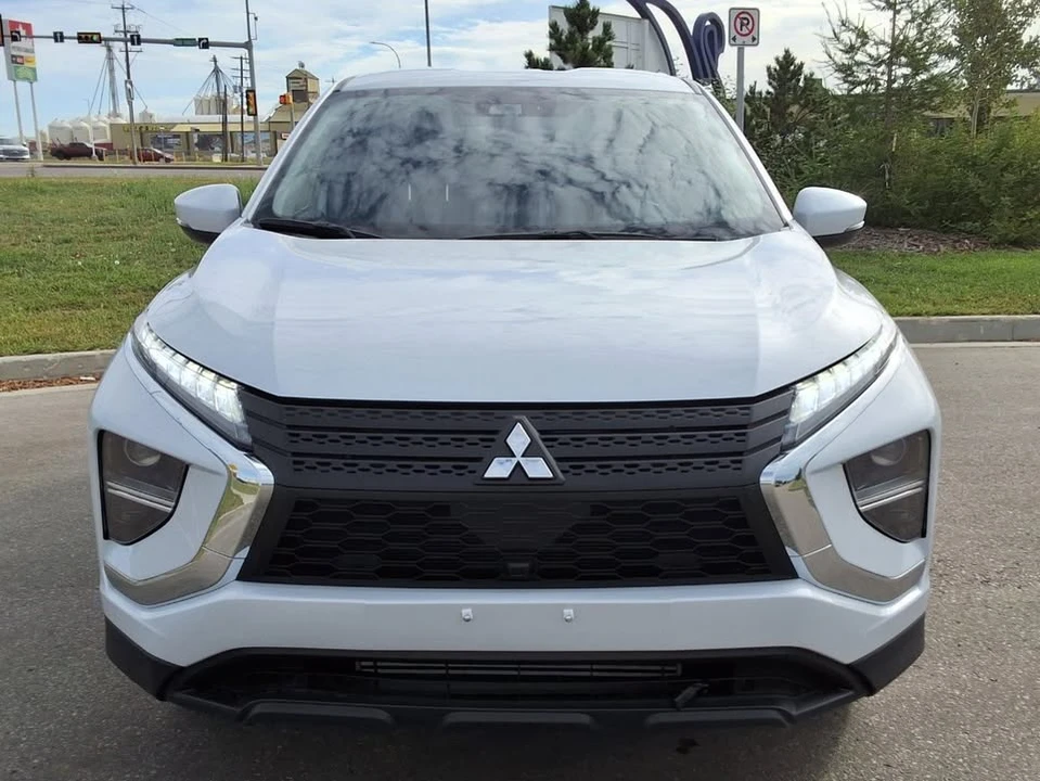 2024 Mitsubishi Eclipse Cross - Image 2 of 20