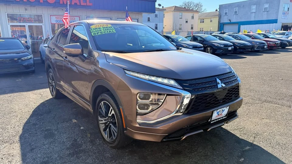 2024 Mitsubishi Eclipse Cross - Image 2 of 19