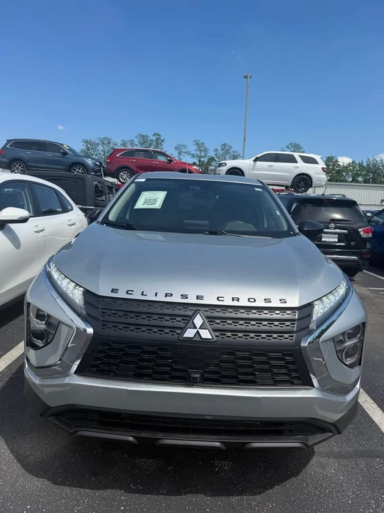 2024 Mitsubishi Eclipse Cross - Image 2 of 10