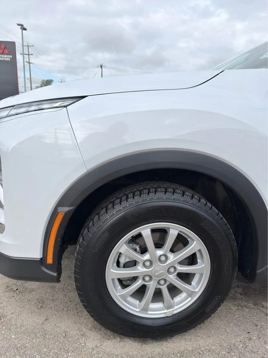 2024 Mitsubishi Eclipse Cross - Image 3 of 14