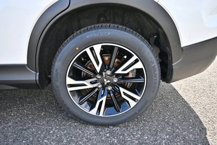 2024 Mitsubishi Eclipse Cross - Image 4 of 10