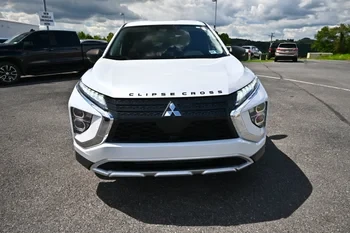 2024 Mitsubishi Eclipse Cross - Image 2 of 10