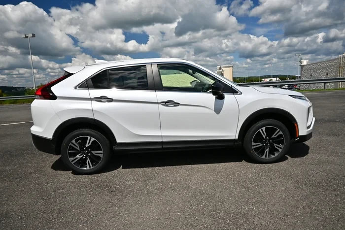 2024 Mitsubishi Eclipse Cross - Image 3 of 10