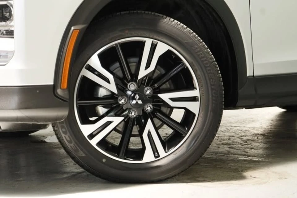 2024 Mitsubishi Eclipse Cross - Image 3 of 20