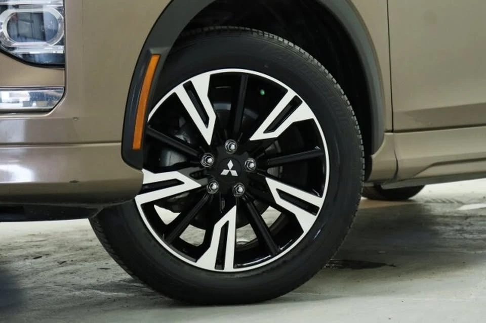 2024 Mitsubishi Eclipse Cross - Image 2 of 20
