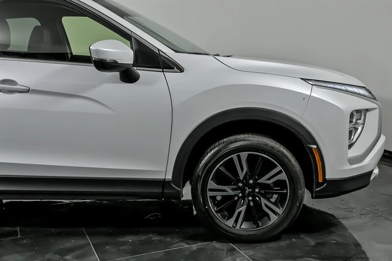 2024 Mitsubishi Eclipse Cross - Image 12 of 31