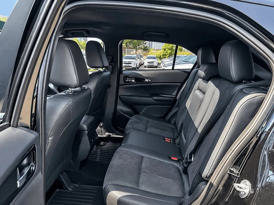 2024 Mitsubishi Eclipse Cross - Image 9 of 10