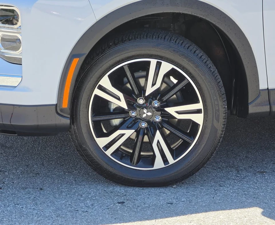 2024 Mitsubishi Eclipse Cross - Image 10 of 20