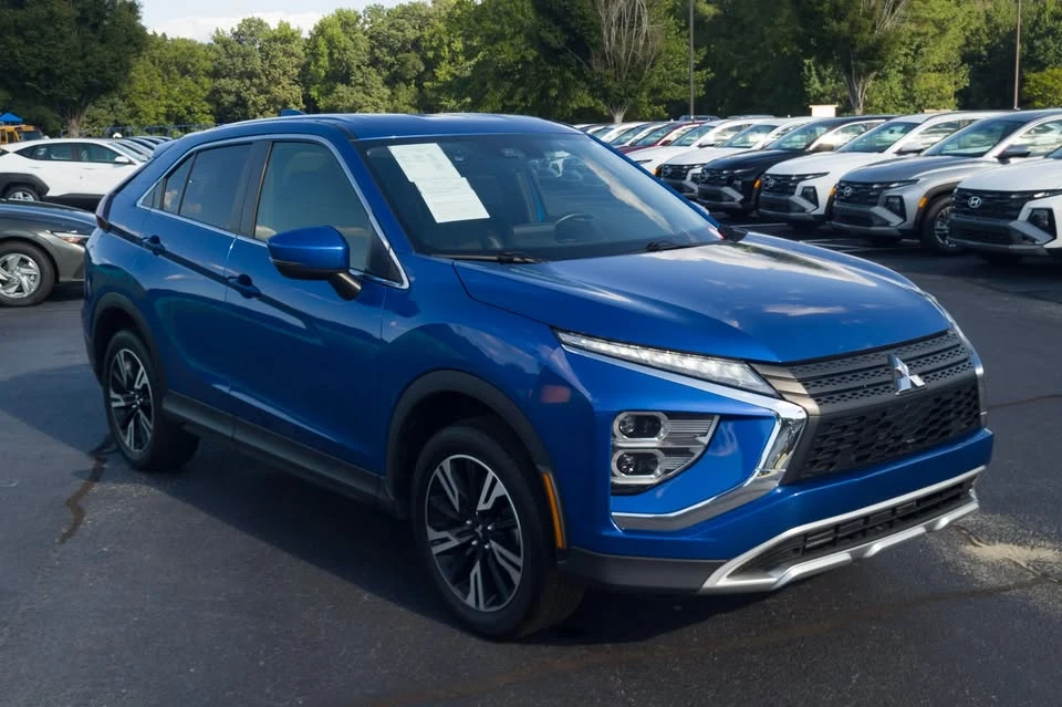 2024 Mitsubishi Eclipse Cross - Image 2 of 17