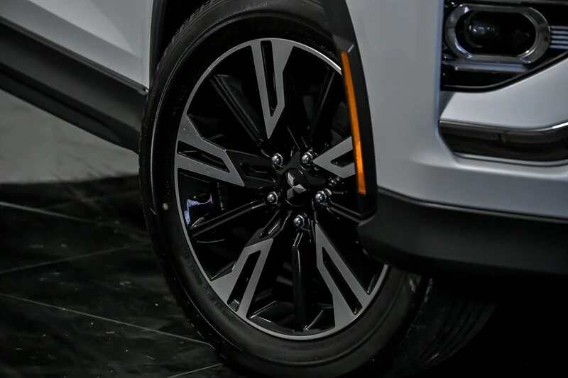 2024 Mitsubishi Eclipse Cross - Image 3 of 31