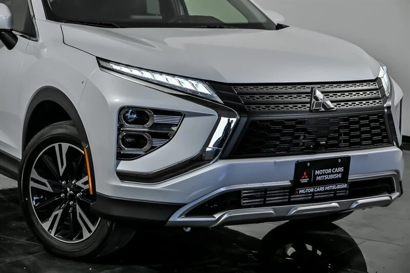 2024 Mitsubishi Eclipse Cross - Image 2 of 31