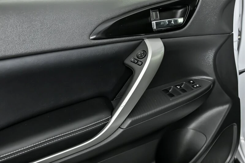2024 Mitsubishi Eclipse Cross - Image 15 of 31