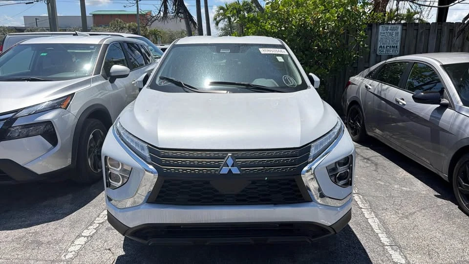 2024 Mitsubishi Eclipse Cross - Image 2 of 9