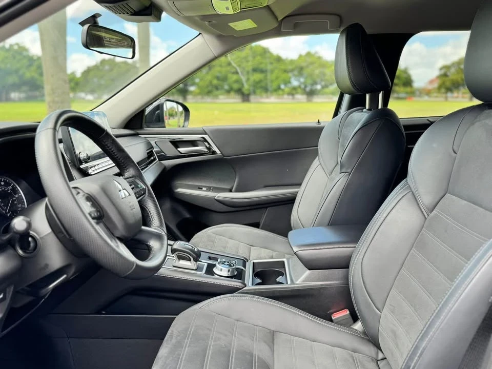 2024 Mitsubishi Outlander - Image 4 of 5