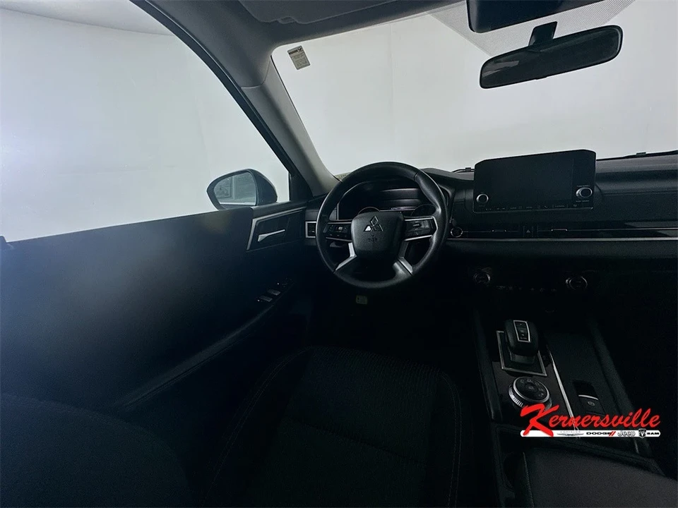 2024 Mitsubishi Outlander - Image 9 of 21
