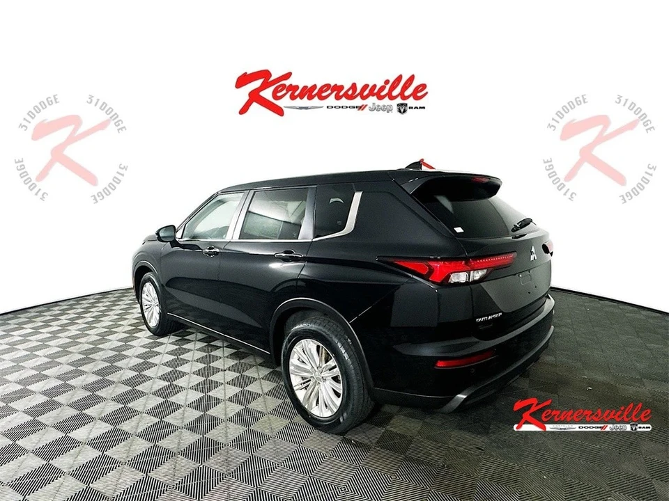 2024 Mitsubishi Outlander - Image 5 of 21