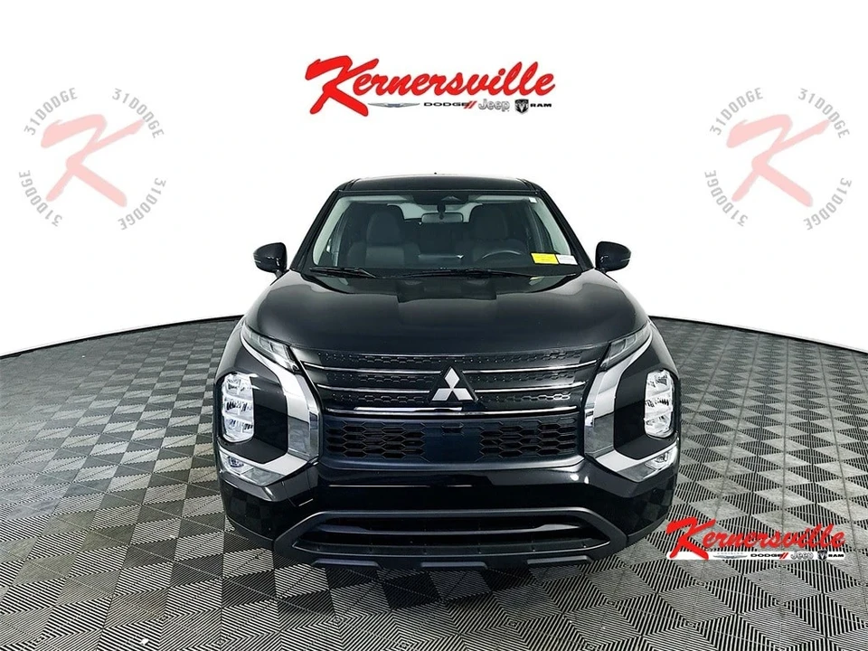 2024 Mitsubishi Outlander - Image 2 of 21