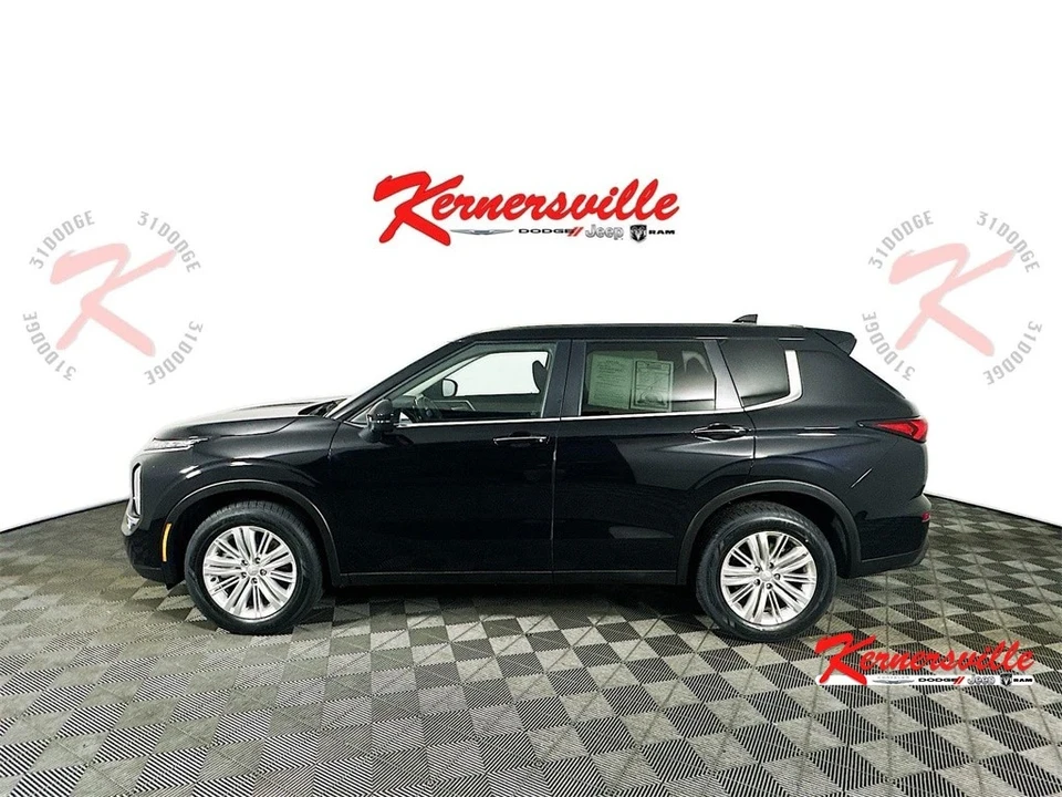 2024 Mitsubishi Outlander - Image 4 of 21