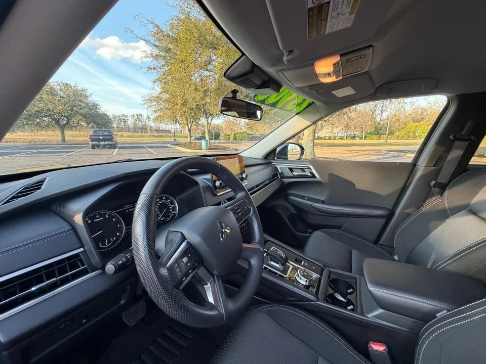 2024 Mitsubishi Outlander - Image 6 of 21