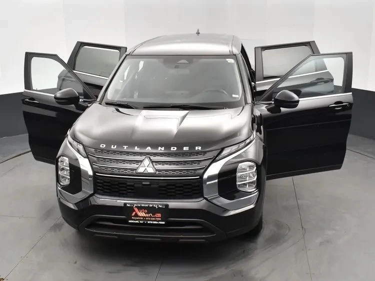 2024 Mitsubishi Outlander - Image 10 of 12