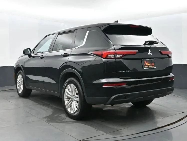 2024 Mitsubishi Outlander - Image 9 of 12