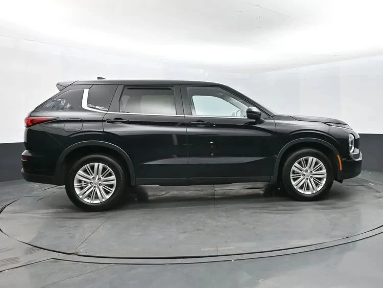 2024 Mitsubishi Outlander - Image 4 of 12