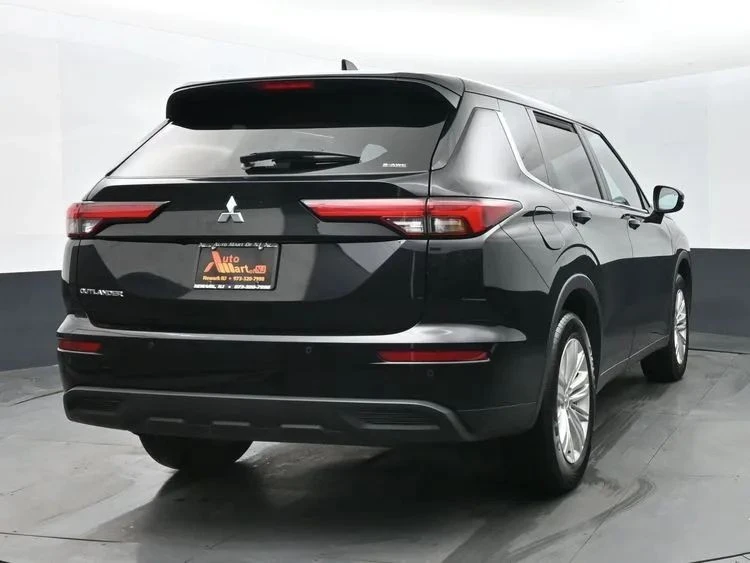 2024 Mitsubishi Outlander - Image 8 of 12