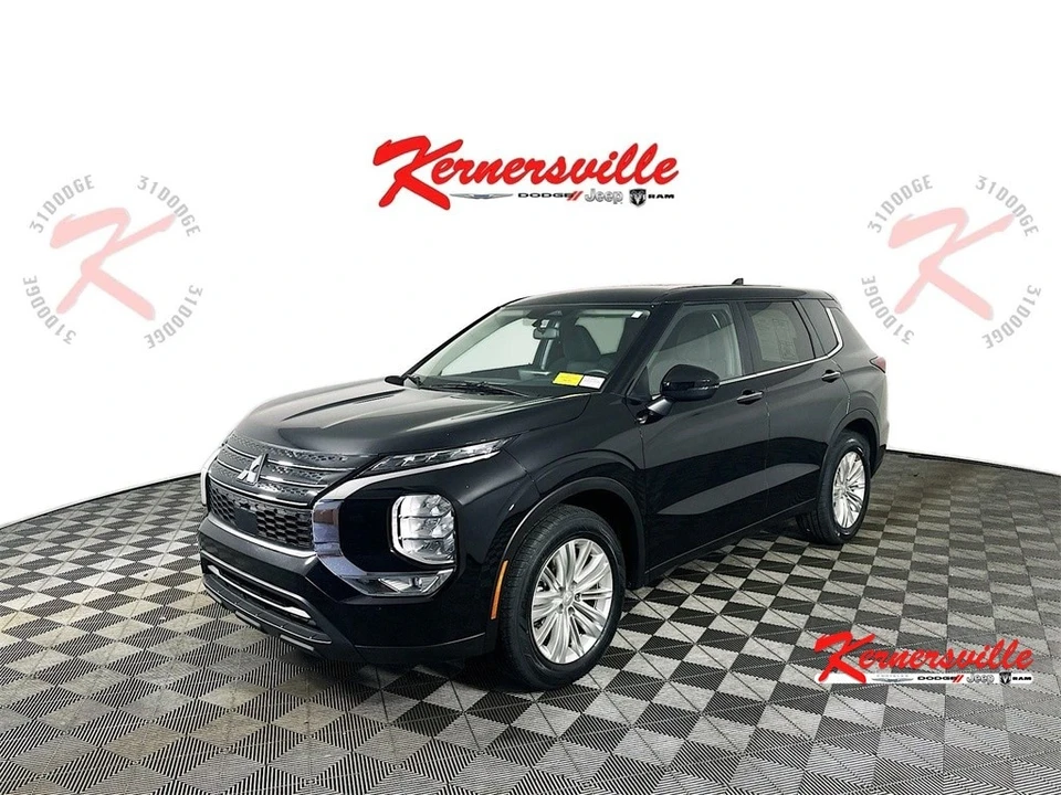 2024 Mitsubishi Outlander - Image 3 of 12