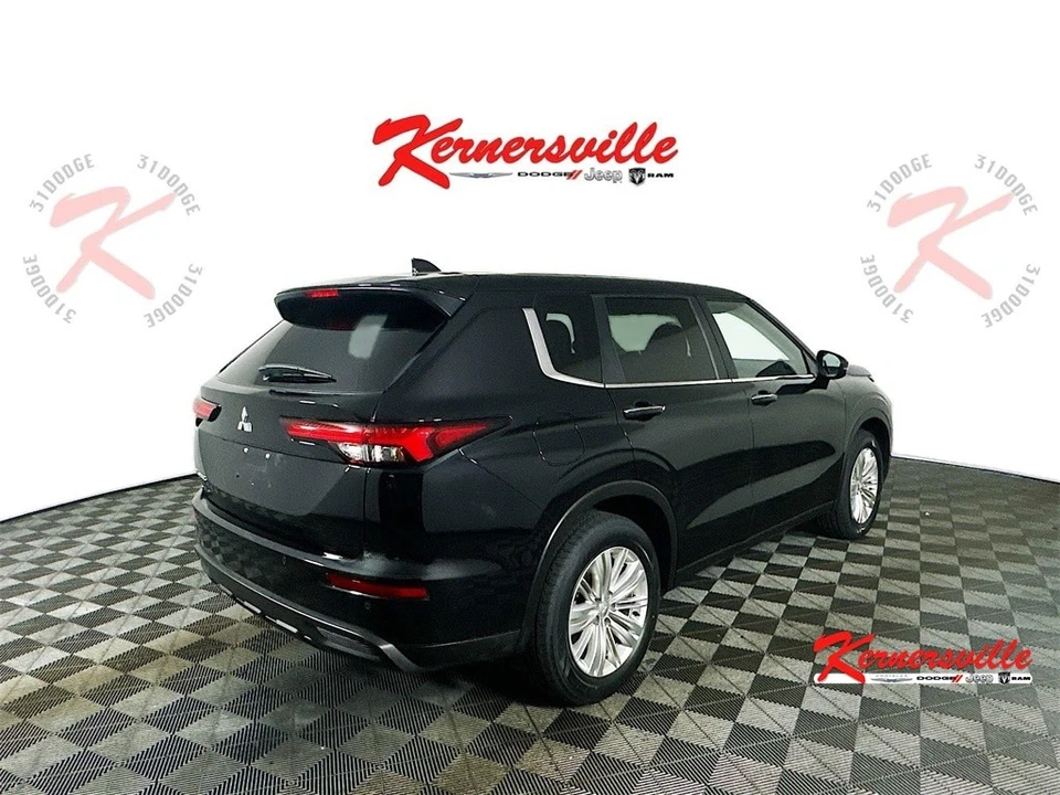 2024 Mitsubishi Outlander - Image 7 of 12