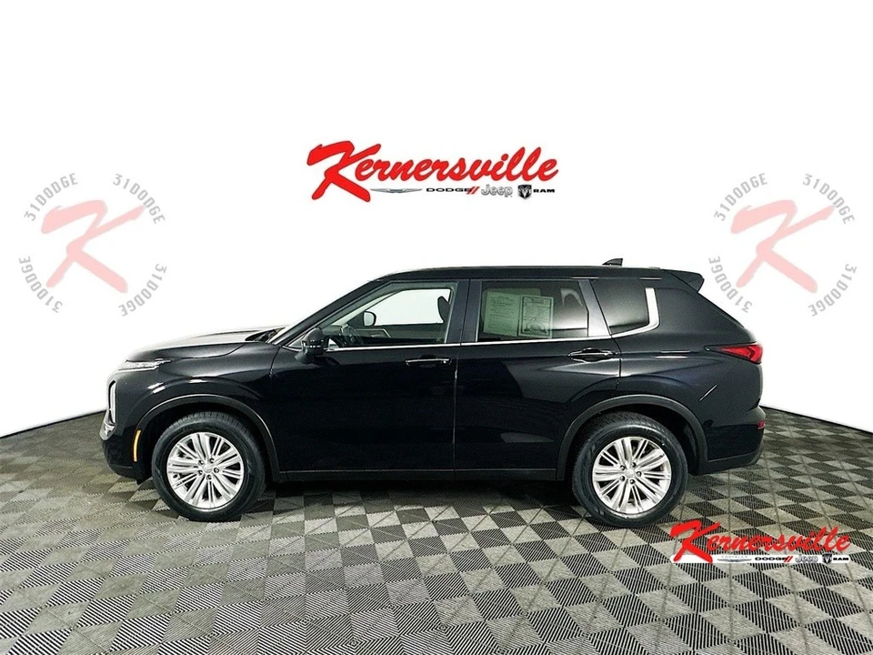 2024 Mitsubishi Outlander - Image 4 of 12